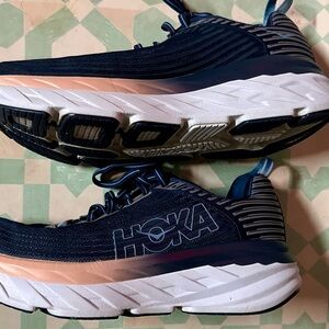 HOKA ONE ONE - Women 9